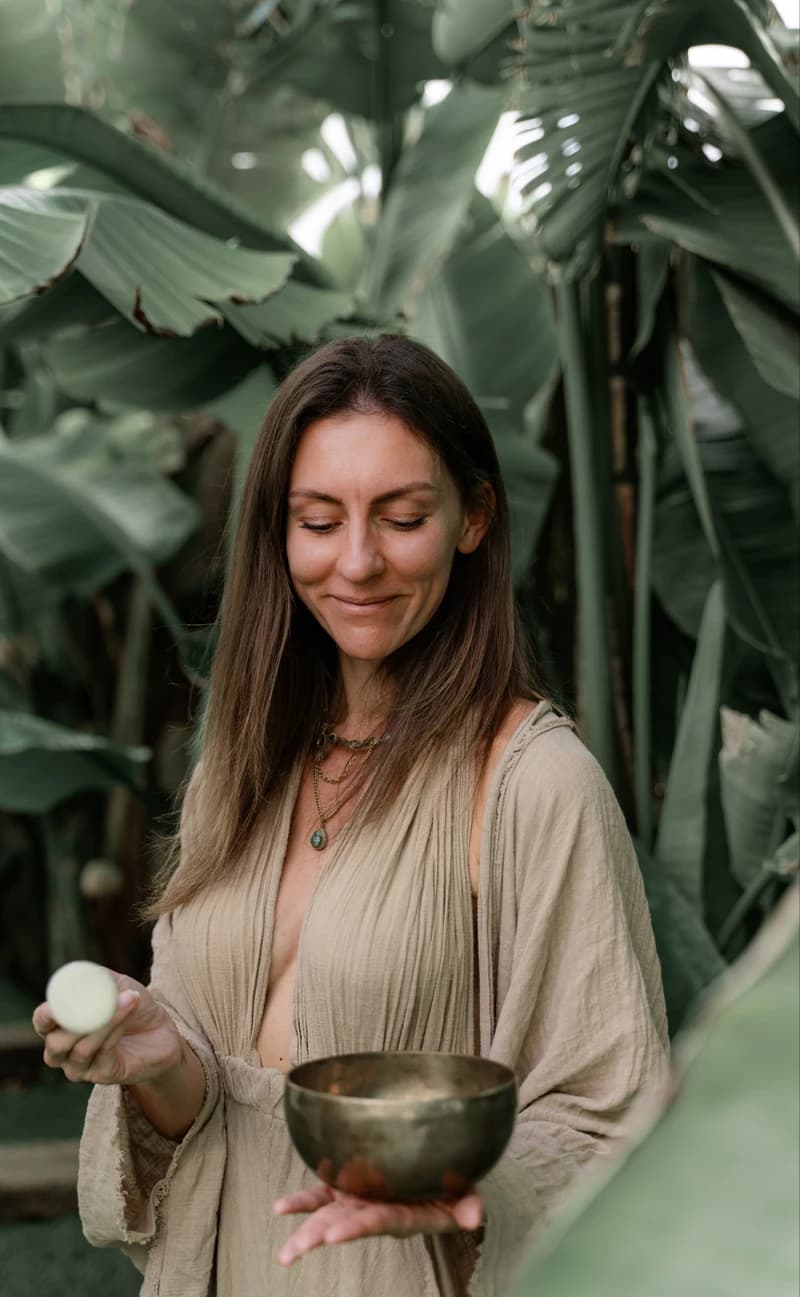 Bri, sound healing practitioner